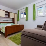 Tatinja Lägenhet Trogir