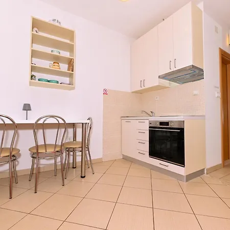 Tatinja Apartman Trogir